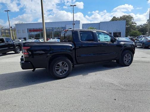 2025 Nissan Frontier SV