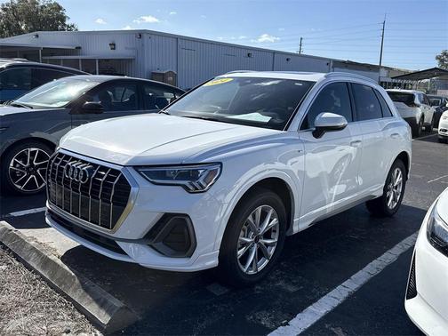 2024 Audi Q3 Premium 45 TFSI S line quattro Tiptronic