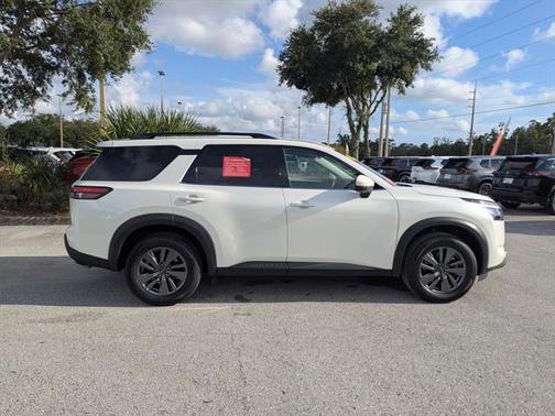2024 Nissan Pathfinder SV FWD
