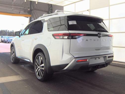 2025 Nissan Pathfinder Platinum FWD