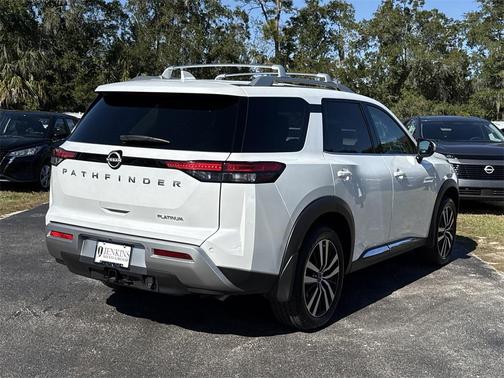2025 Nissan Pathfinder Platinum FWD