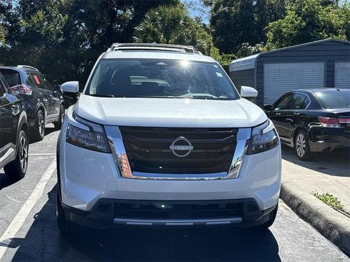 2025 Nissan Pathfinder Platinum FWD