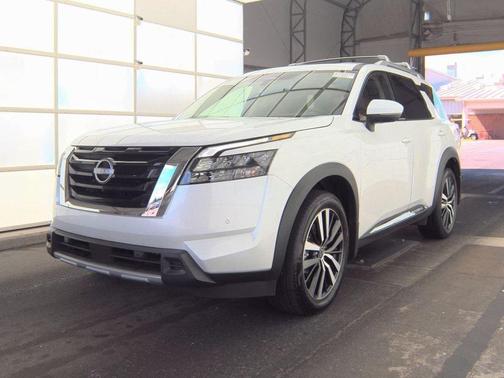 2025 Nissan Pathfinder Platinum FWD
