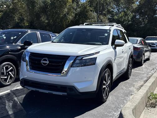 2025 Nissan Pathfinder Platinum FWD
