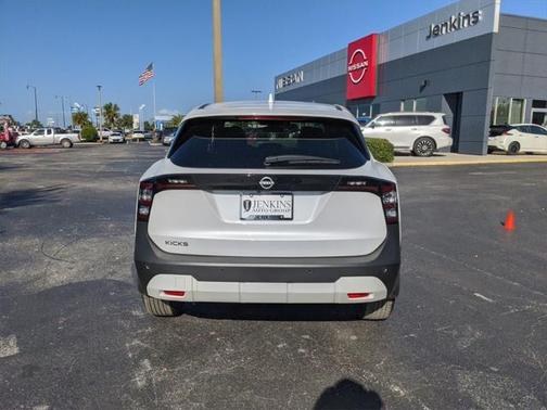 2025 Nissan Kicks SV