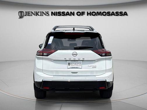 Everest White Pearl/Super Black 2026 Nissan Rogue Platinum