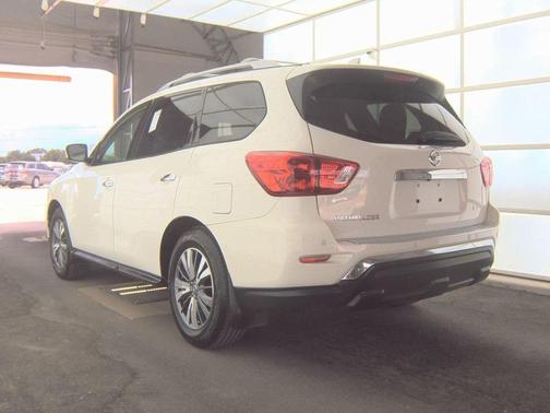2020 Nissan Pathfinder SV