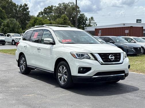 2020 Nissan Pathfinder SV