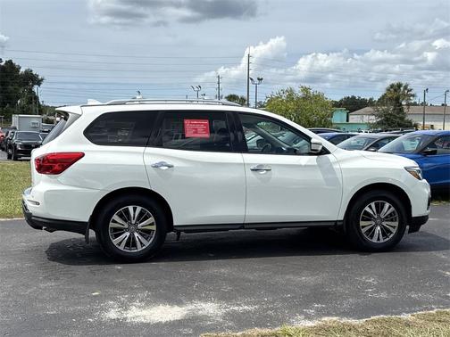 2020 Nissan Pathfinder SV