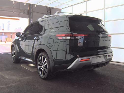 2024 Nissan Pathfinder Platinum FWD