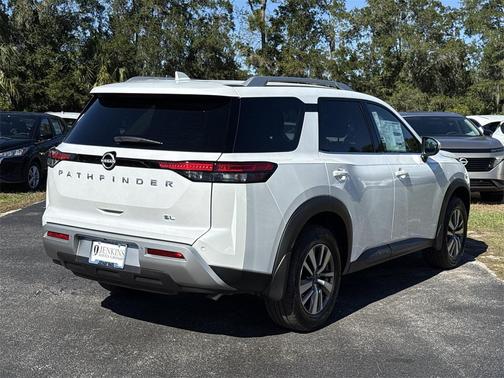 2025 Nissan Pathfinder SL FWD