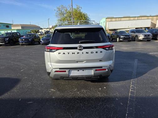 2023 Nissan Pathfinder SL FWD