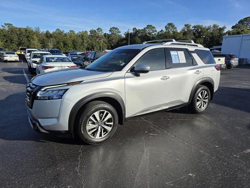 2023 Nissan Pathfinder SL FWD
