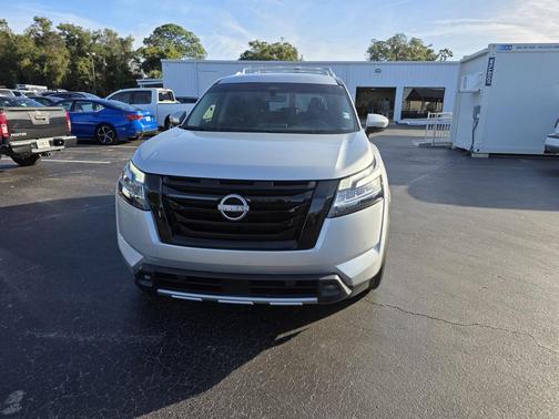 2023 Nissan Pathfinder SL FWD