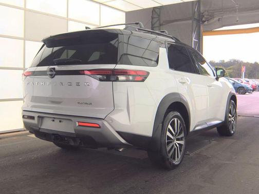 Everest White Pearl Tricoat/Super Black 2025 Nissan Pathfinder Platinum FWD