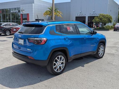 2022 Jeep Compass Latitude Lux