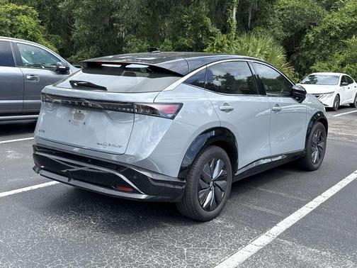Boulder Gray Pearl/Black Diamond Pearl 2023 Nissan ARIYA EVOLVE+