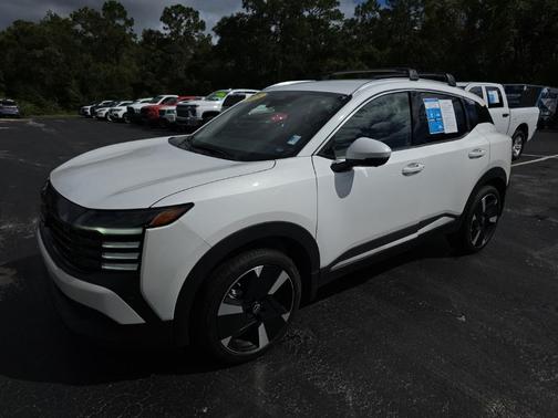 2025 Nissan Kicks SR