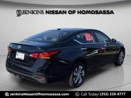 2025 Nissan Altima S FWD