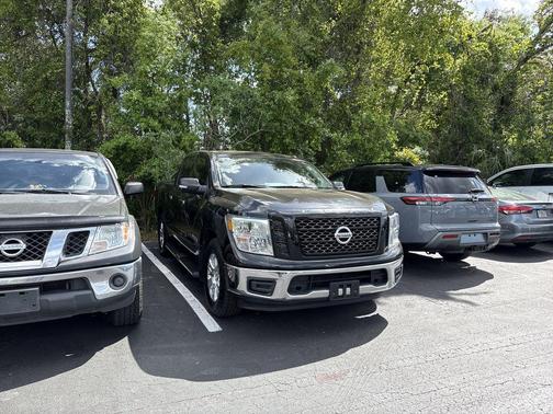 Magnetic Black Metallic 2019 Nissan Titan SV