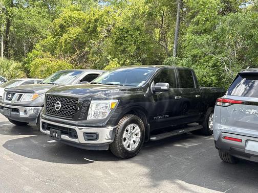 Magnetic Black Metallic 2019 Nissan Titan SV
