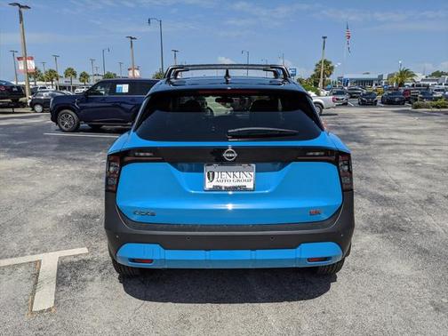 2025 Nissan Kicks SR