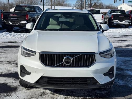 2023 Volvo XC40 B5 Plus Bright Theme