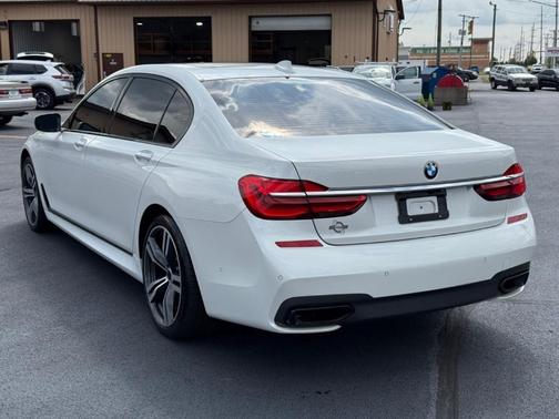 2017 BMW 750 i