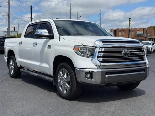 White 2019 Toyota Tundra SR5