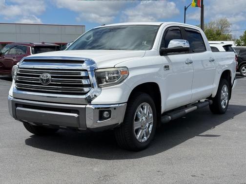 White 2019 Toyota Tundra SR5