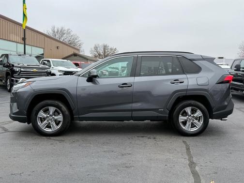 2022 Toyota RAV4 Hybrid XLE