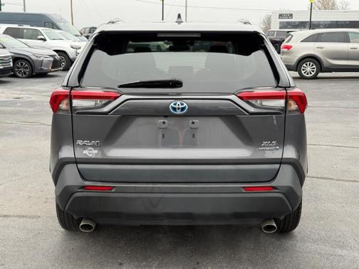 2022 Toyota RAV4 Hybrid XLE