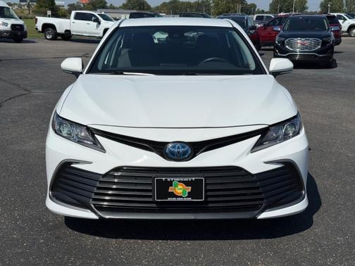 2022 Toyota Camry Hybrid LE