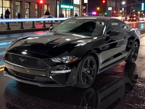2022 Ford Mustang EcoBoost