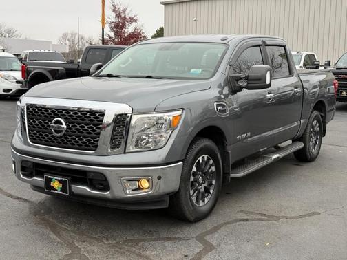 2017 Nissan Titan SV