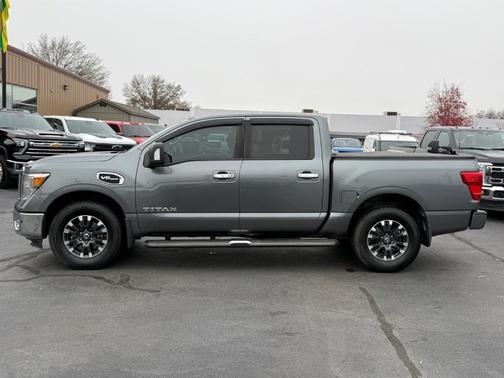 2017 Nissan Titan SV