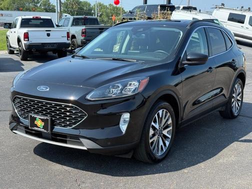 2022 Ford Escape Titanium Hybrid