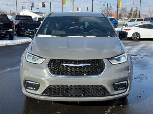 Gray 2025 Chrysler Pacifica Select