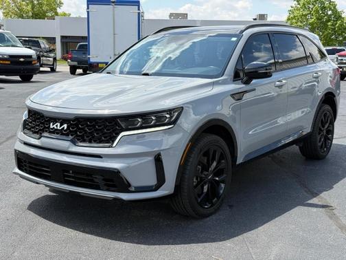 Gray 2022 Kia Sorento SX