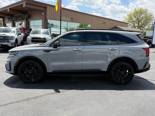 Gray 2022 Kia Sorento SX