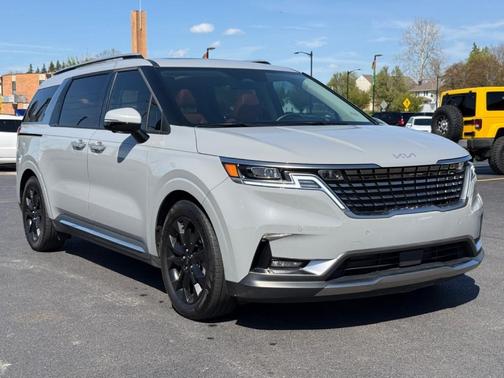 Silver 2024 Kia Carnival SX Prestige