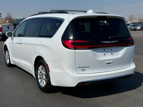 2022 Chrysler Pacifica Touring-L