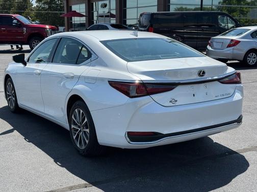 2022 Lexus ES 250 Base