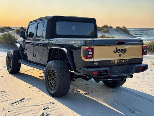 Black Clearcoat 2021 Jeep Gladiator Overland