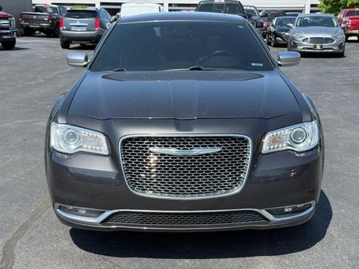 2016 Chrysler 300C Platinum