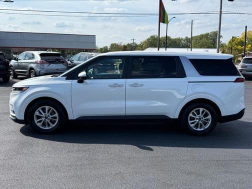 2022 Kia Carnival LX