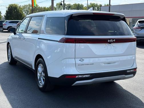 2022 Kia Carnival LX