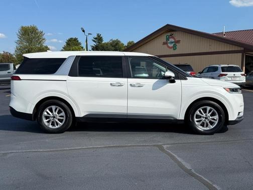 2022 Kia Carnival LX