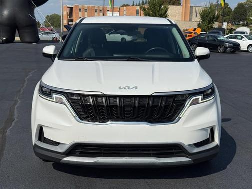 2022 Kia Carnival LX