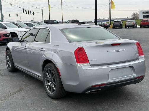 2017 Chrysler 300 Limited